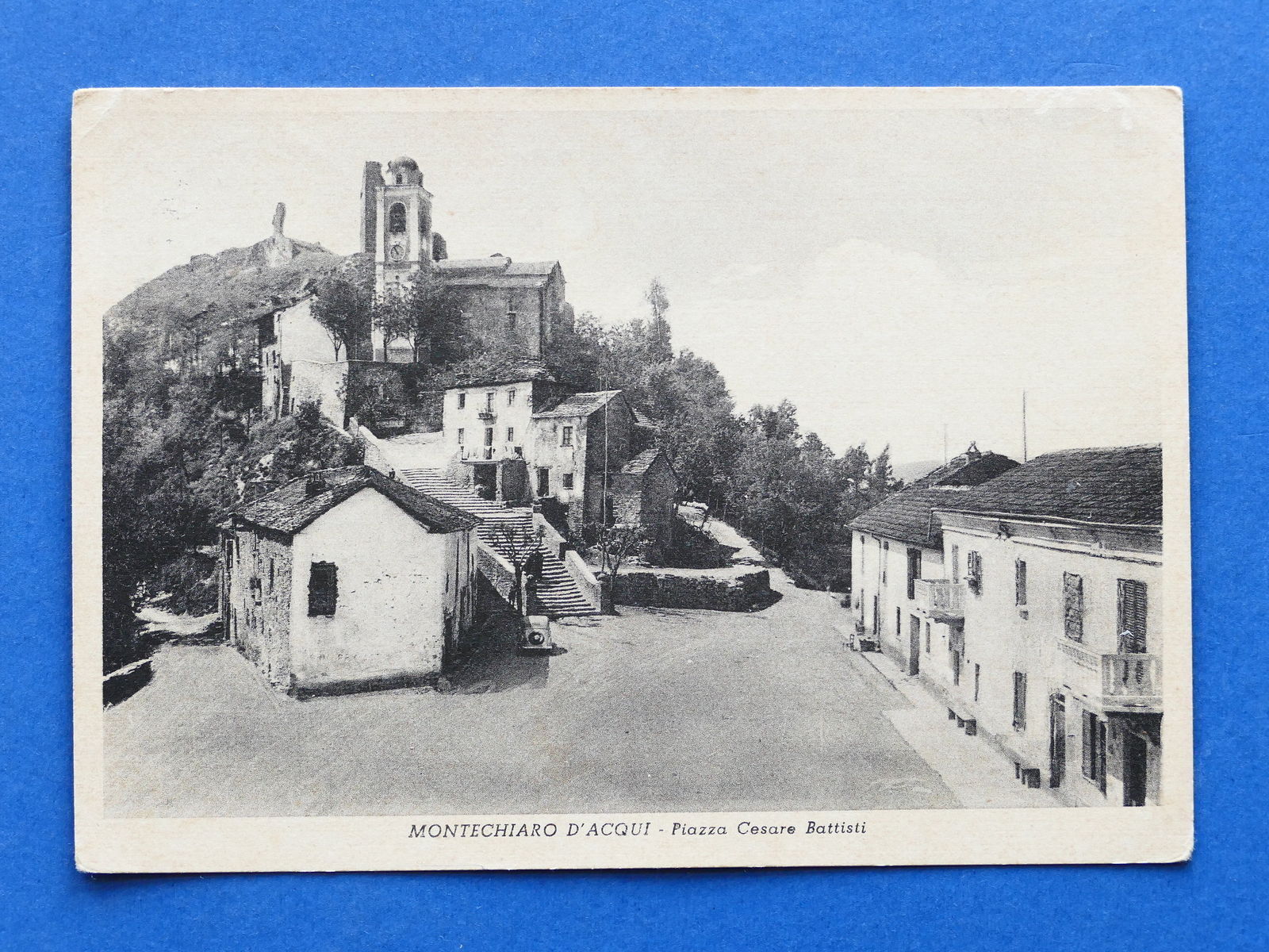 Cartolina Montechiaro d'Acqui - Piazza Cesare Battisti - 1955.