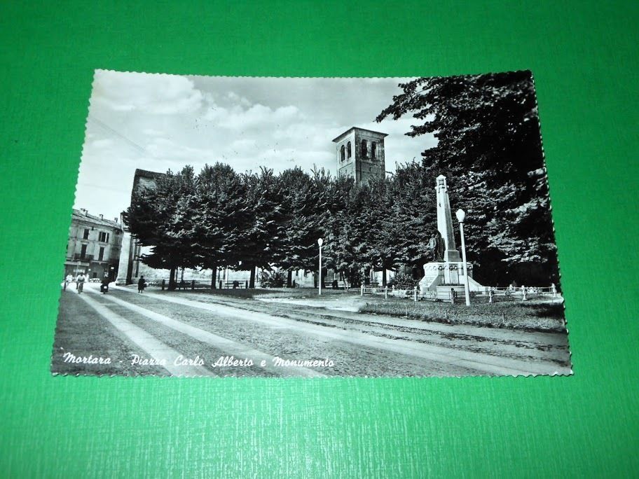 Cartolina Mortara - Piazza Carlo Alberto e Monumento 1960.