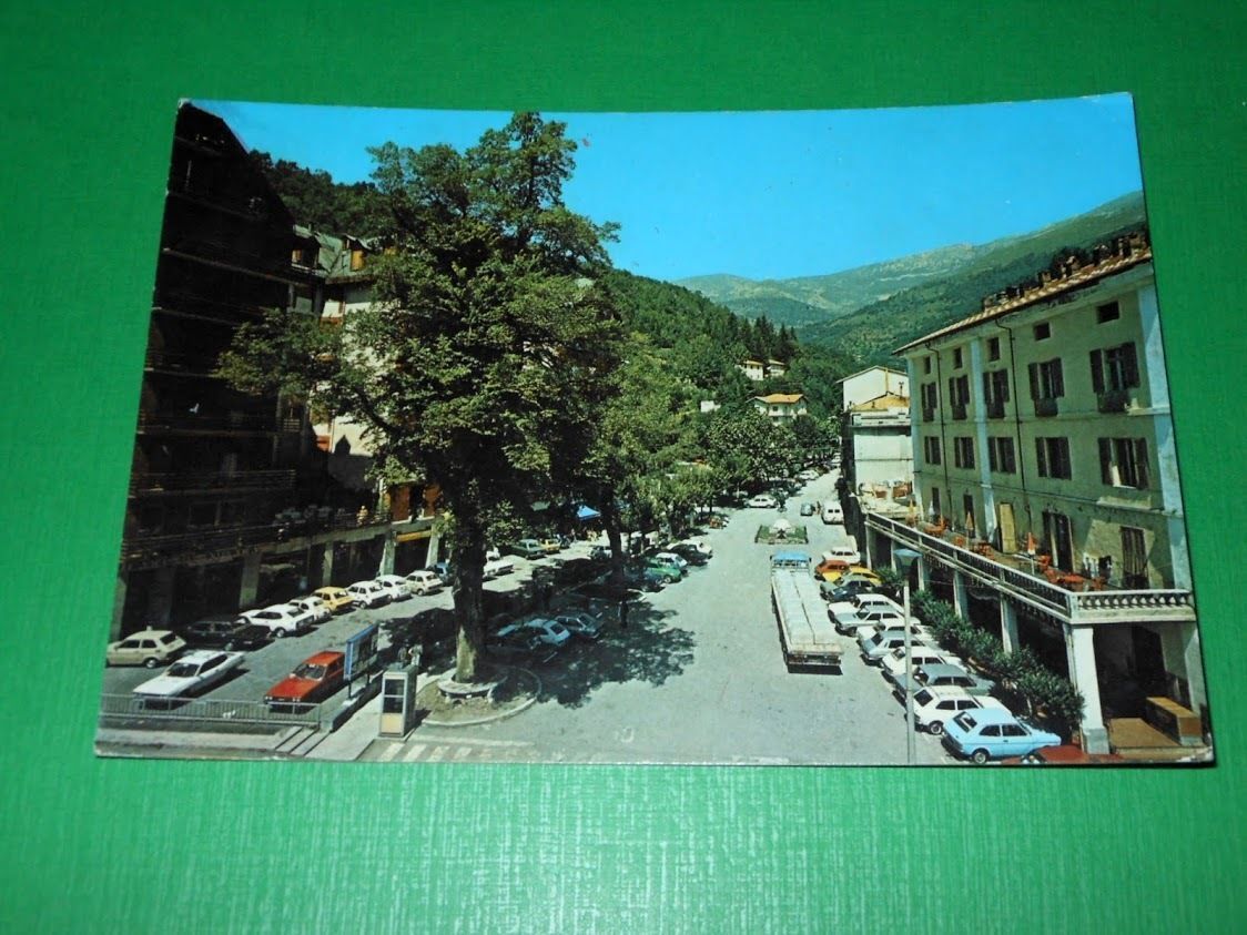 Cartolina Ormea ( Cuneo ) - Piazza Vittorio Emauele 1979.