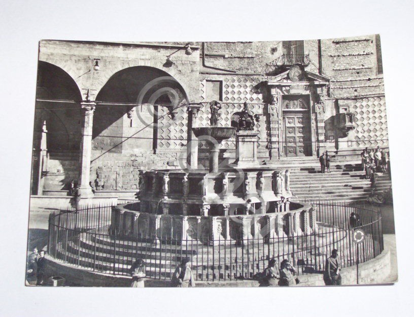 Cartolina Perugia - Fontana Maggiore 1959.