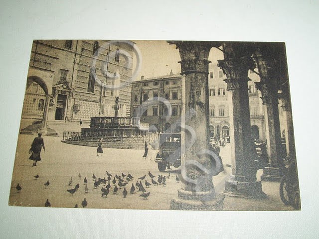 Cartolina Perugia - Piazza IV Novembre 1937.