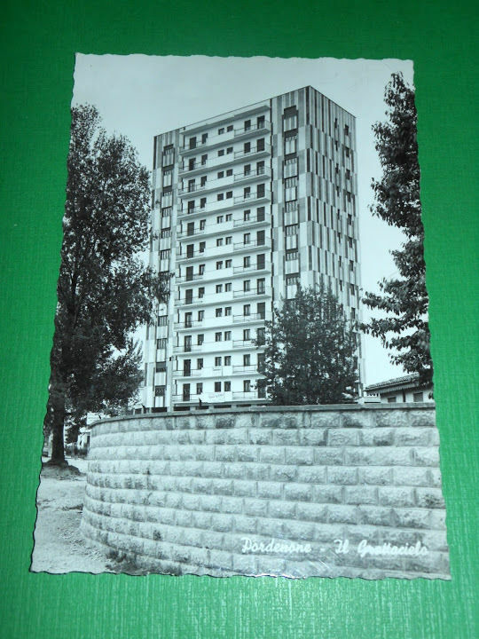 Cartolina Pordenone - Il Grattacielo 1960.