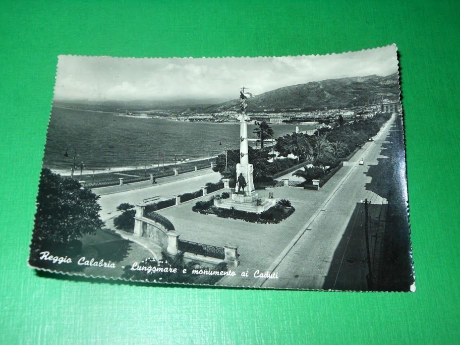 Cartolina Reggio Calabria - Lungomare e monumento ai Caduti 1959.