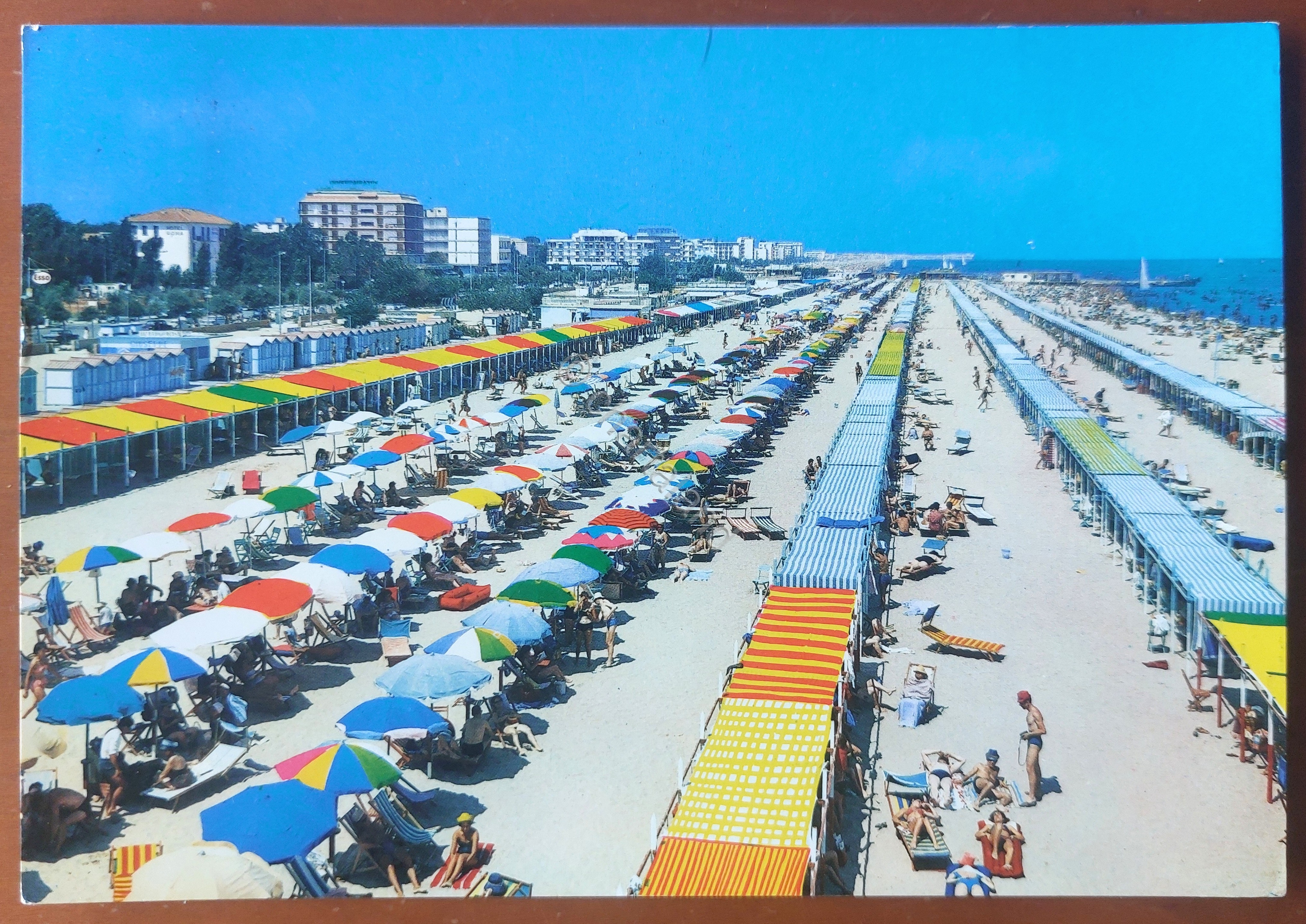 Cartolina Riccione - La sua ridente spiaggia - 1963