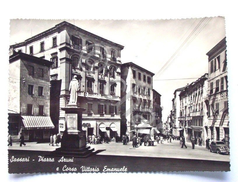 Cartolina Sassari - Piazza Aruni Corso V. Emanuele 1953.
