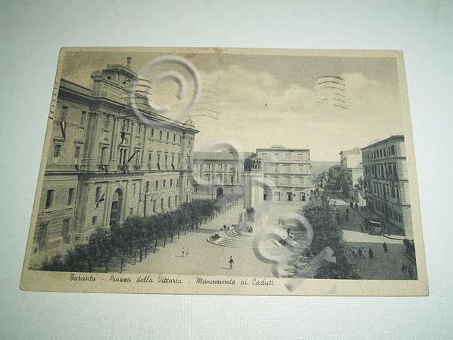 Cartolina Taranto - Piazza della Vittoria - Monumento ai Caduti …