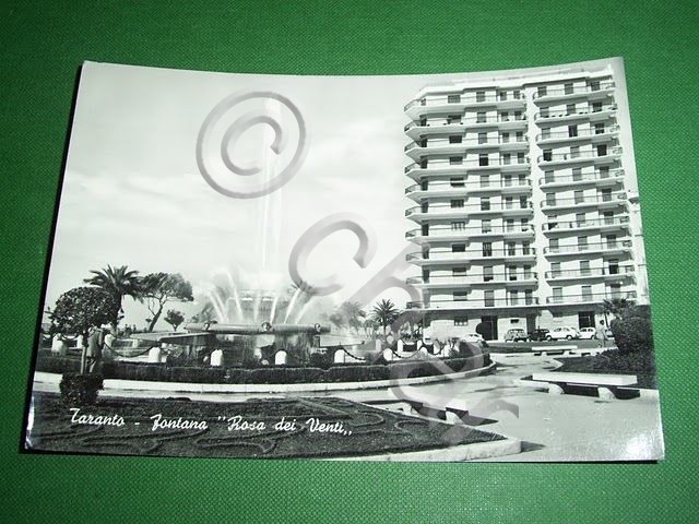 Cartolina Taranto Fontana Rosa dei Venti 1962.