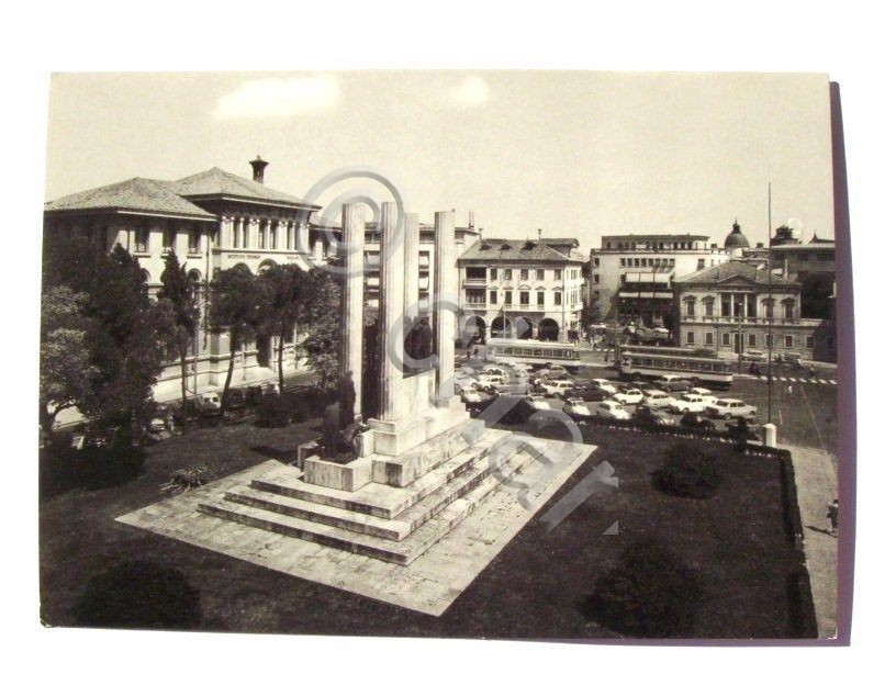Cartolina Treviso - Piazza della Vittoria 1950 ca.