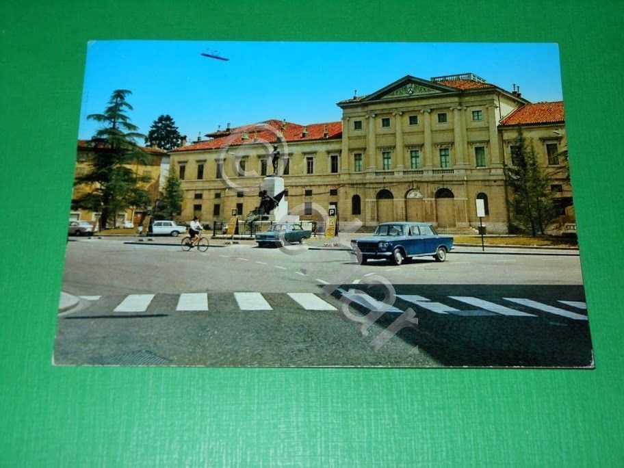Cartolina Udine - Piazza Garibaldi 1970.