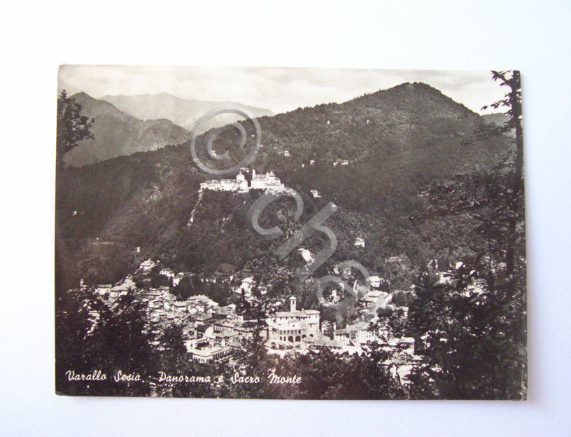 Cartolina Varallo Sesia - Panorama col Sacro Monte 1955.