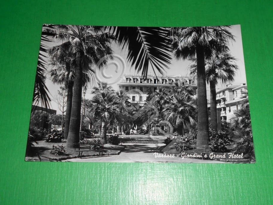Cartolina Varazze -- Giardini e Grand Hotel 1955.
