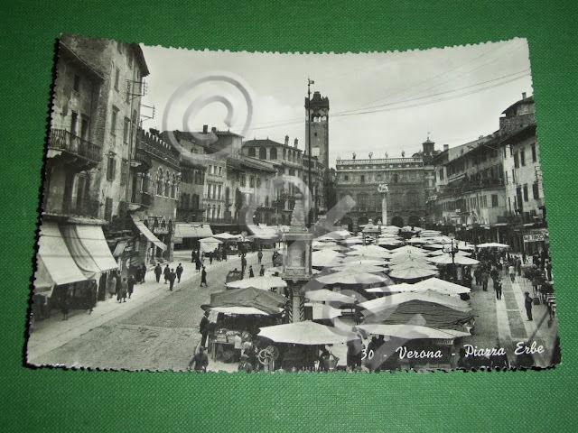 Cartolina Verona - Piazza Erbe 1955 ca.
