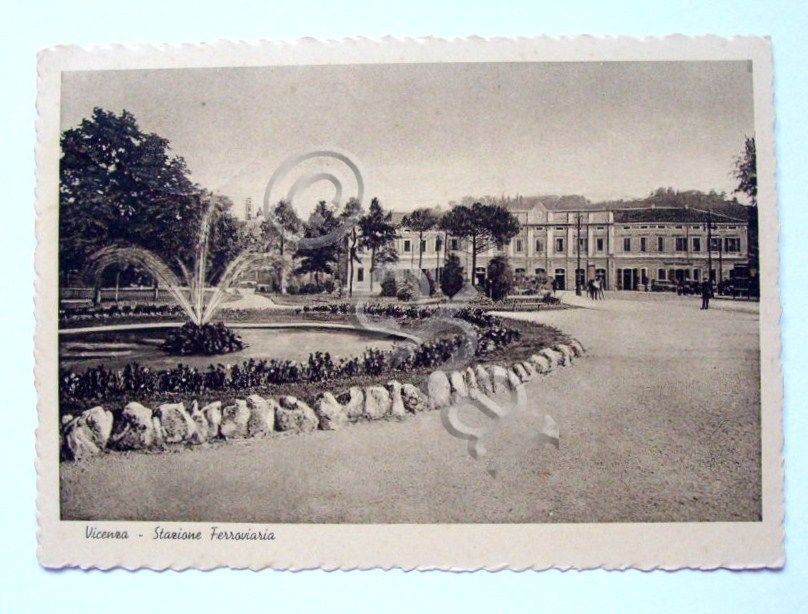 Cartolina Vicenza - Stazione Ferroviaria 1937.