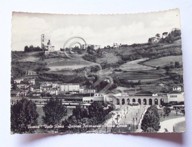 Cartolina Vicenza - Viale Roma e Stazione Ferrovie 1954.