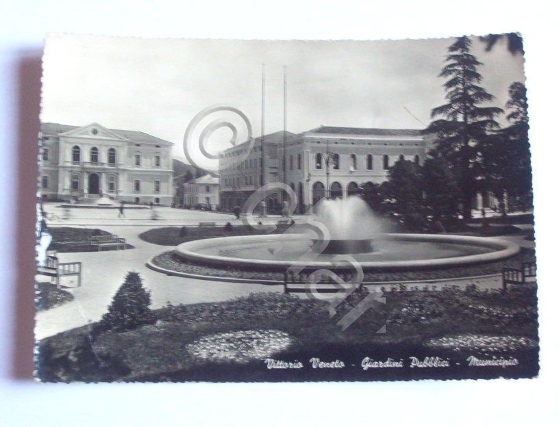 Cartolina Vittorio Veneto - Giardini Pubblici 1950.