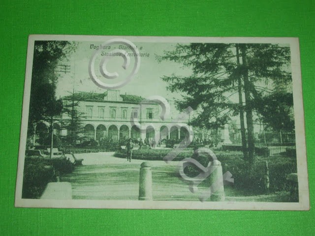 Cartolina Voghera - Giardini e Stazione Ferroviaria '29.