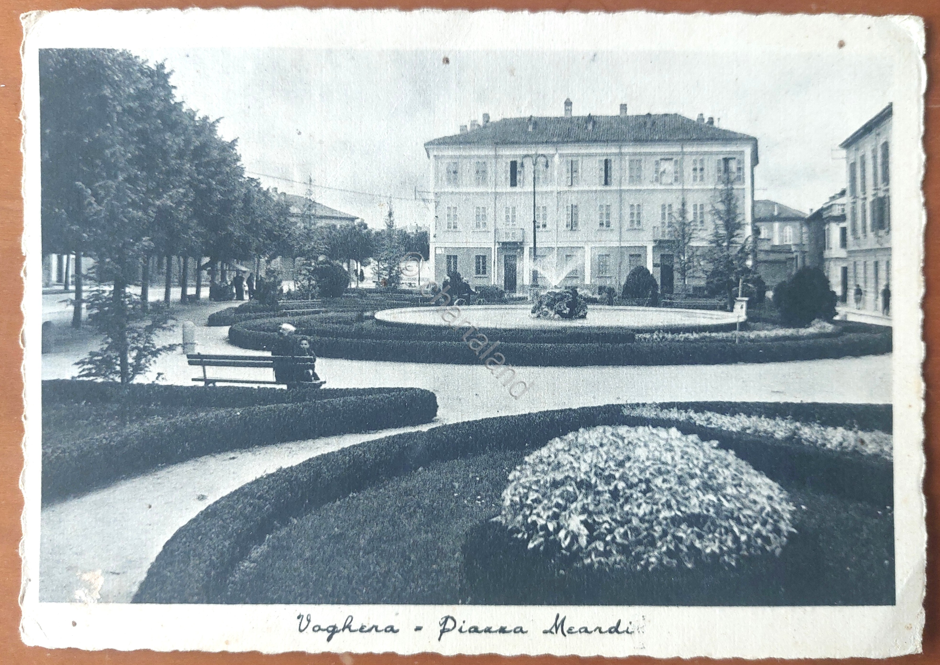 Cartolina Voghera - Piazza Meardi - 1943