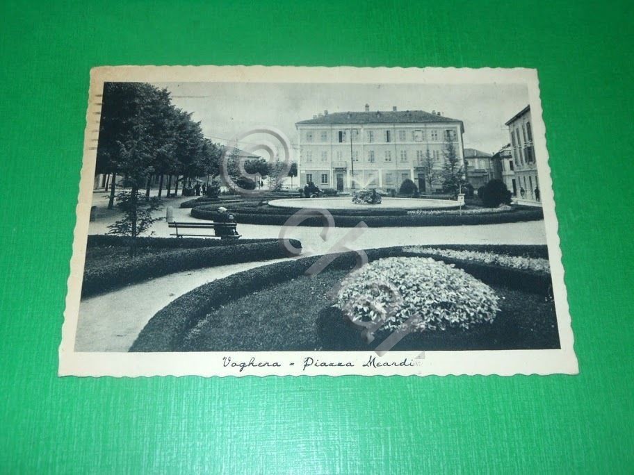 Cartolina Voghera - Piazza Meardi 1941.