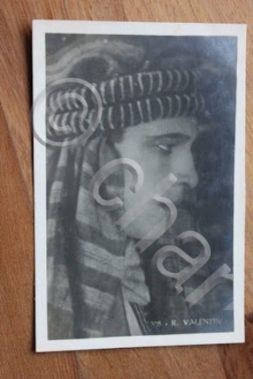 Foto cartolina attori ritratto Rodolfo Valentino - anni '20