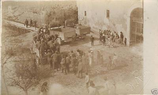 Foto cartolina guerra WWI, carri per rifornimento campo