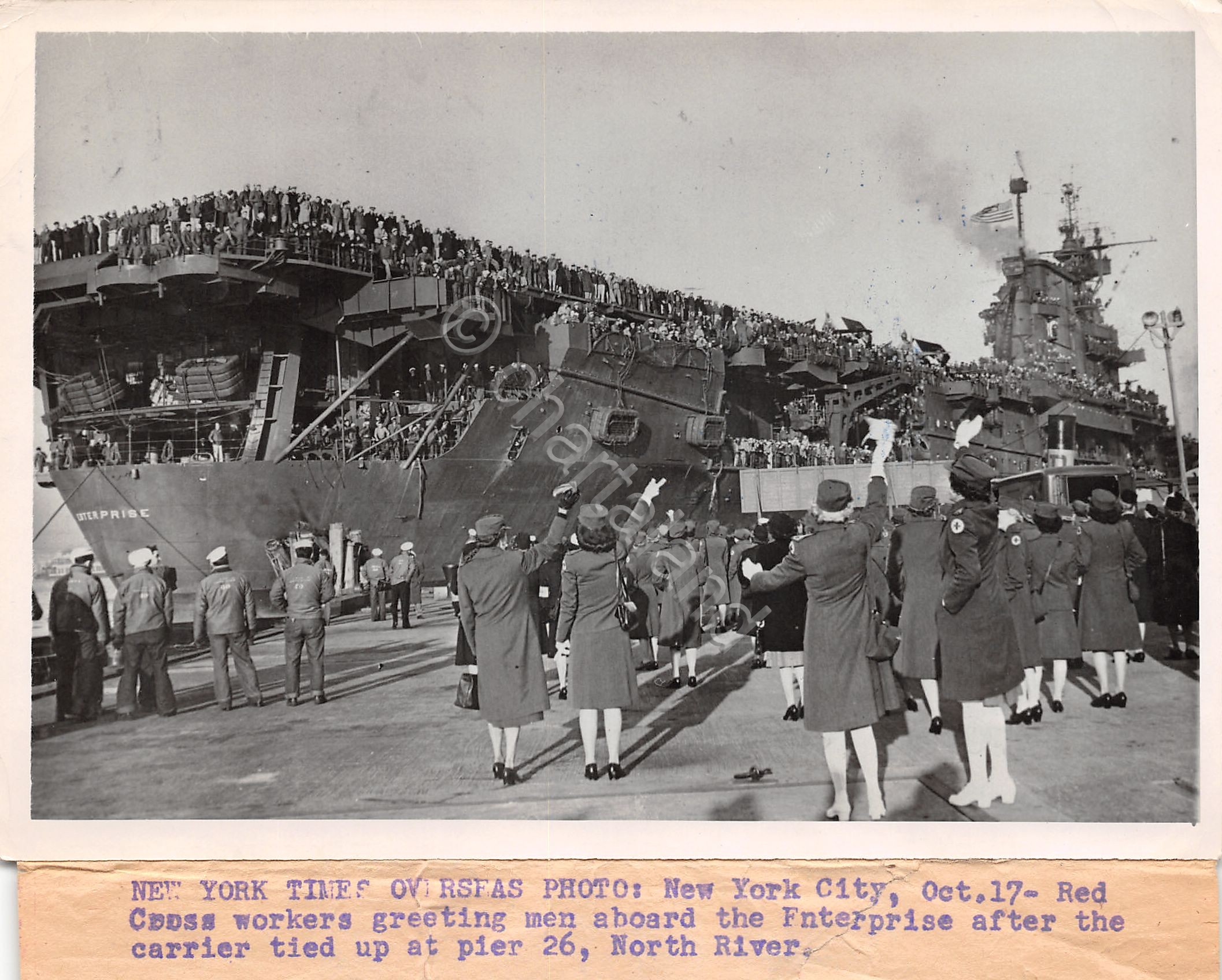 Foto Crocerossine salutano i veterani al rientro a New York …