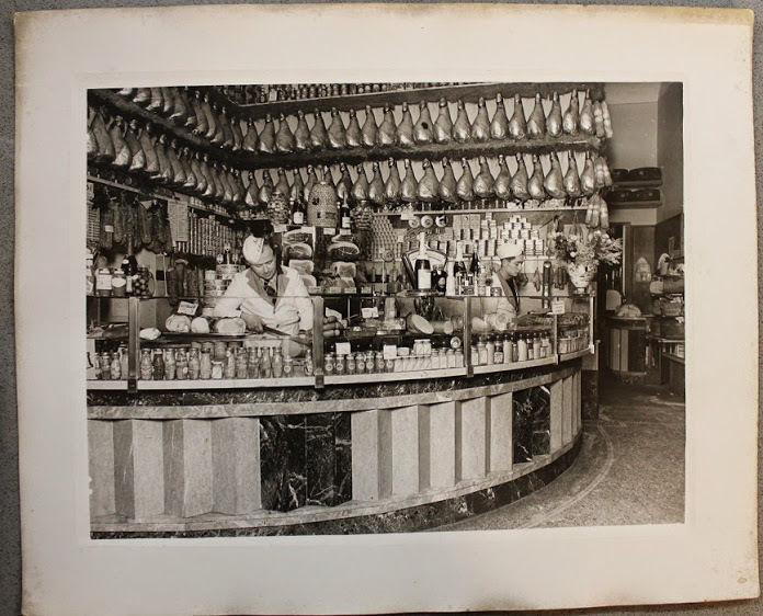 Foto d'epoca Ottolenghi interno negozio alimentari Torino 1938