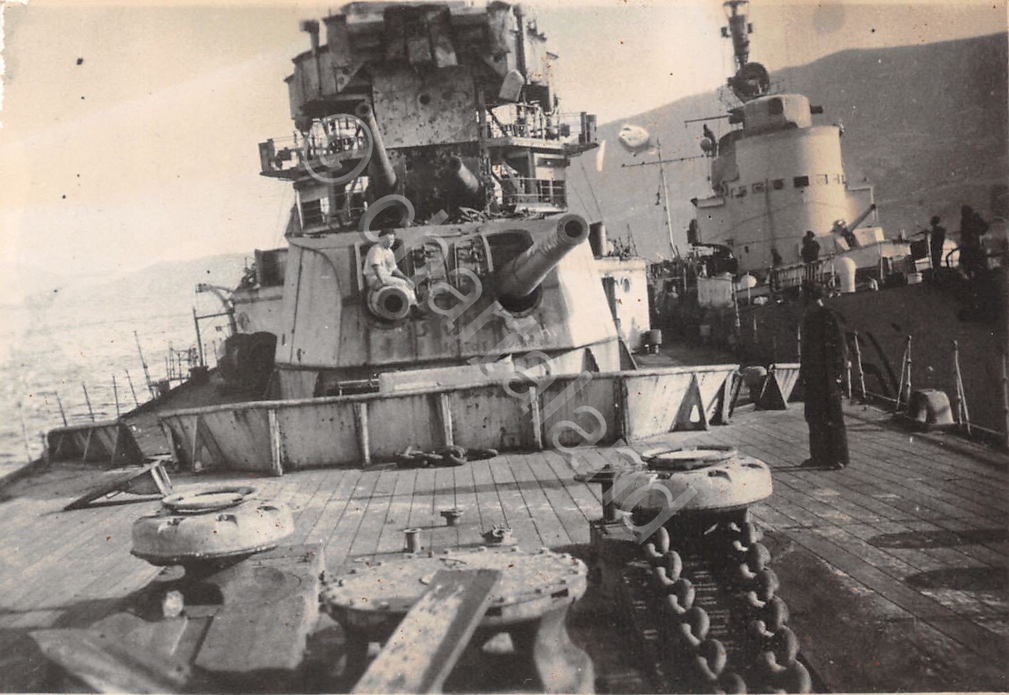 Foto H.M.S. York affiancata Torpediniere Sirio 1941