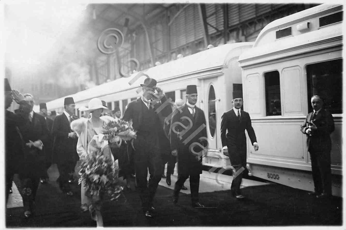 Foto Reali del Belgio in partenza per Il Cairo con …