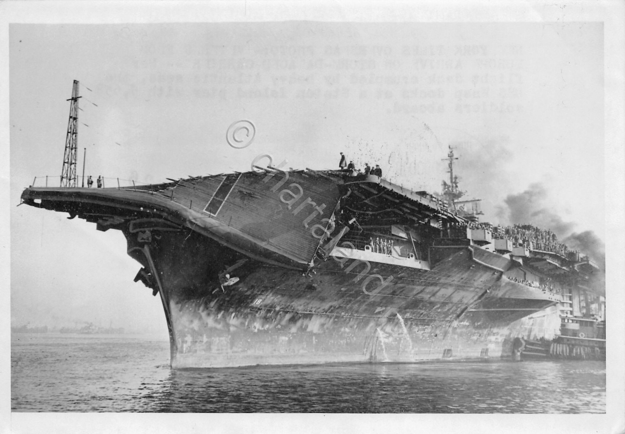 Foto Veterani Americani rientrano in USA su portaerei danneggiata 1945 …