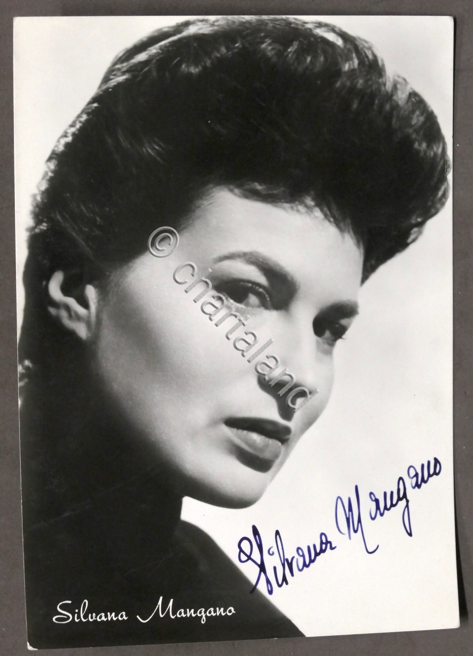Fotocartolina con autografo dell'attrice Silvana Mangano - 1960 ca.