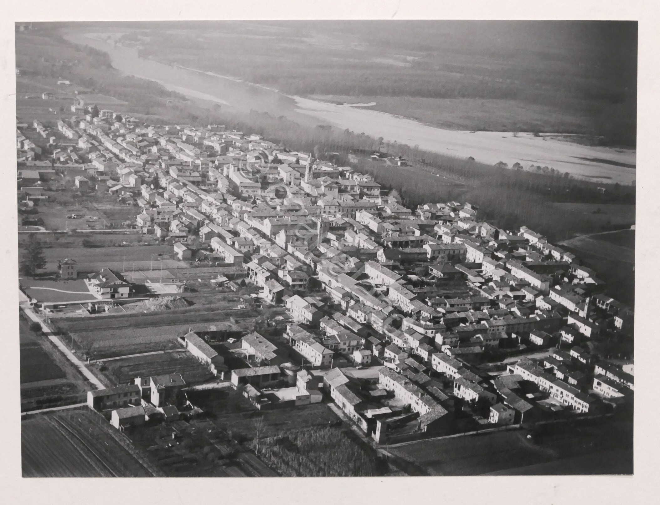 Fotografia aerea - Panorama di Bassignana (Alessandria) e il fiume …