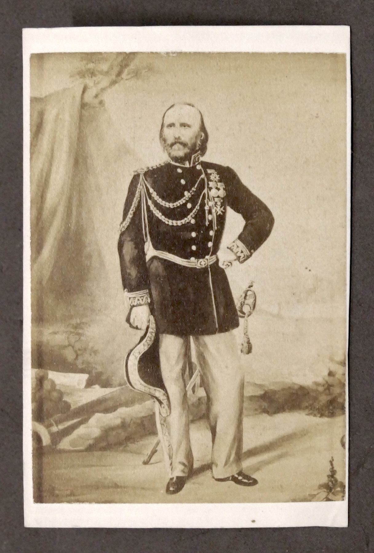 Fotografia albumina Giuseppe Garibaldi da ritratto giovanile - 1865 ca.