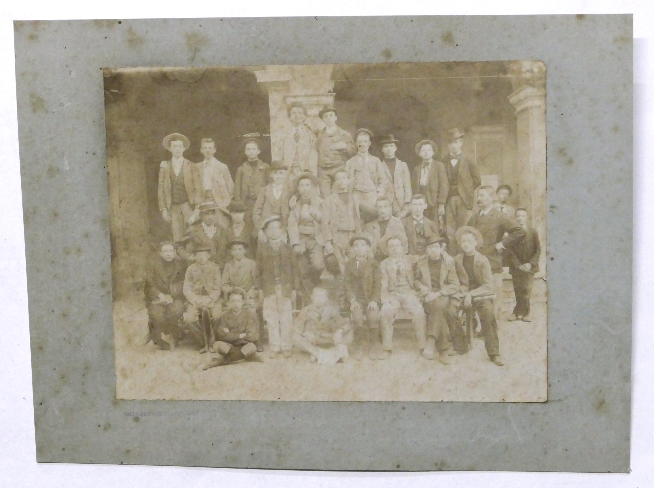 Fotografia di gruppo davanti alla Società del Casino - Alessandria …