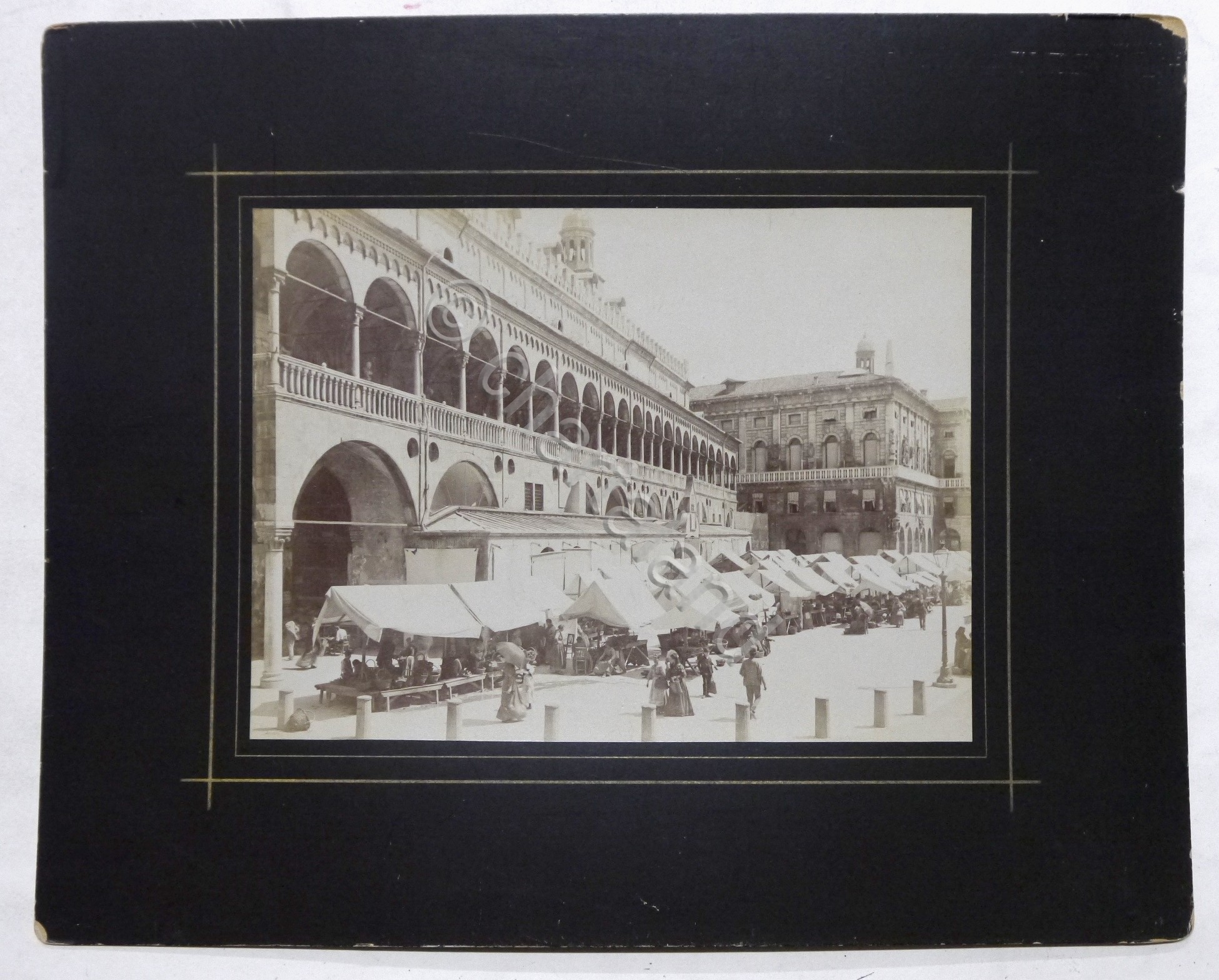 Fotografia Padova Piazza delle Erbe: Palazzo della Ragione e mercato …