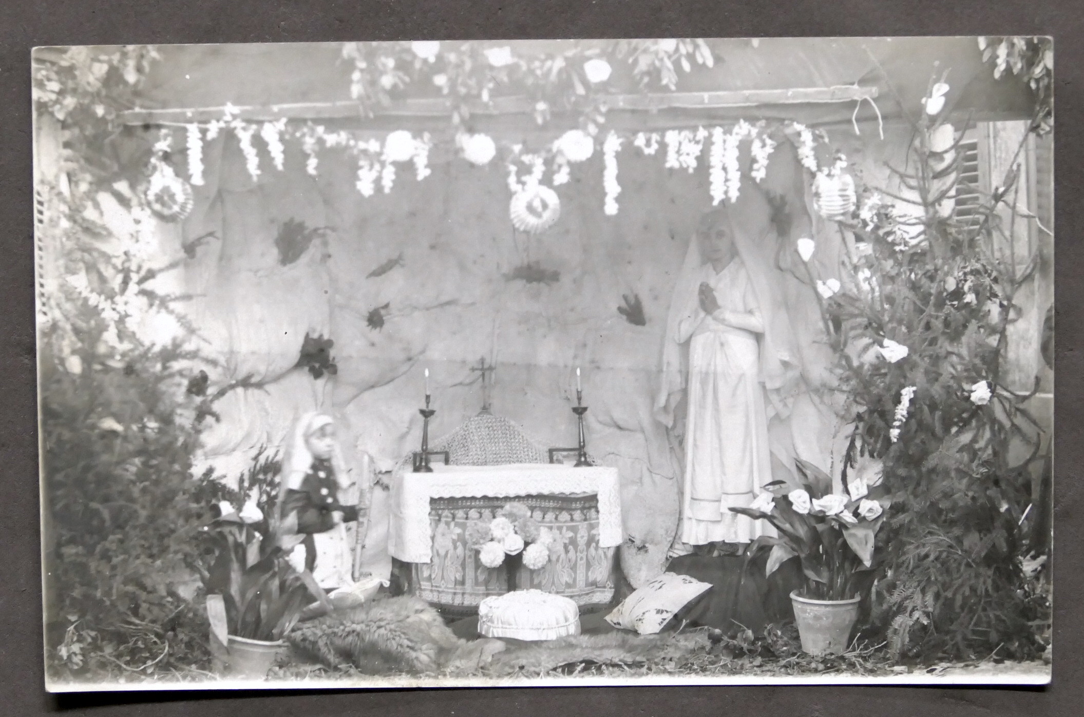 Fotografia ricordo bambina in veste da Bernardette (Lourdes) - Borgo …
