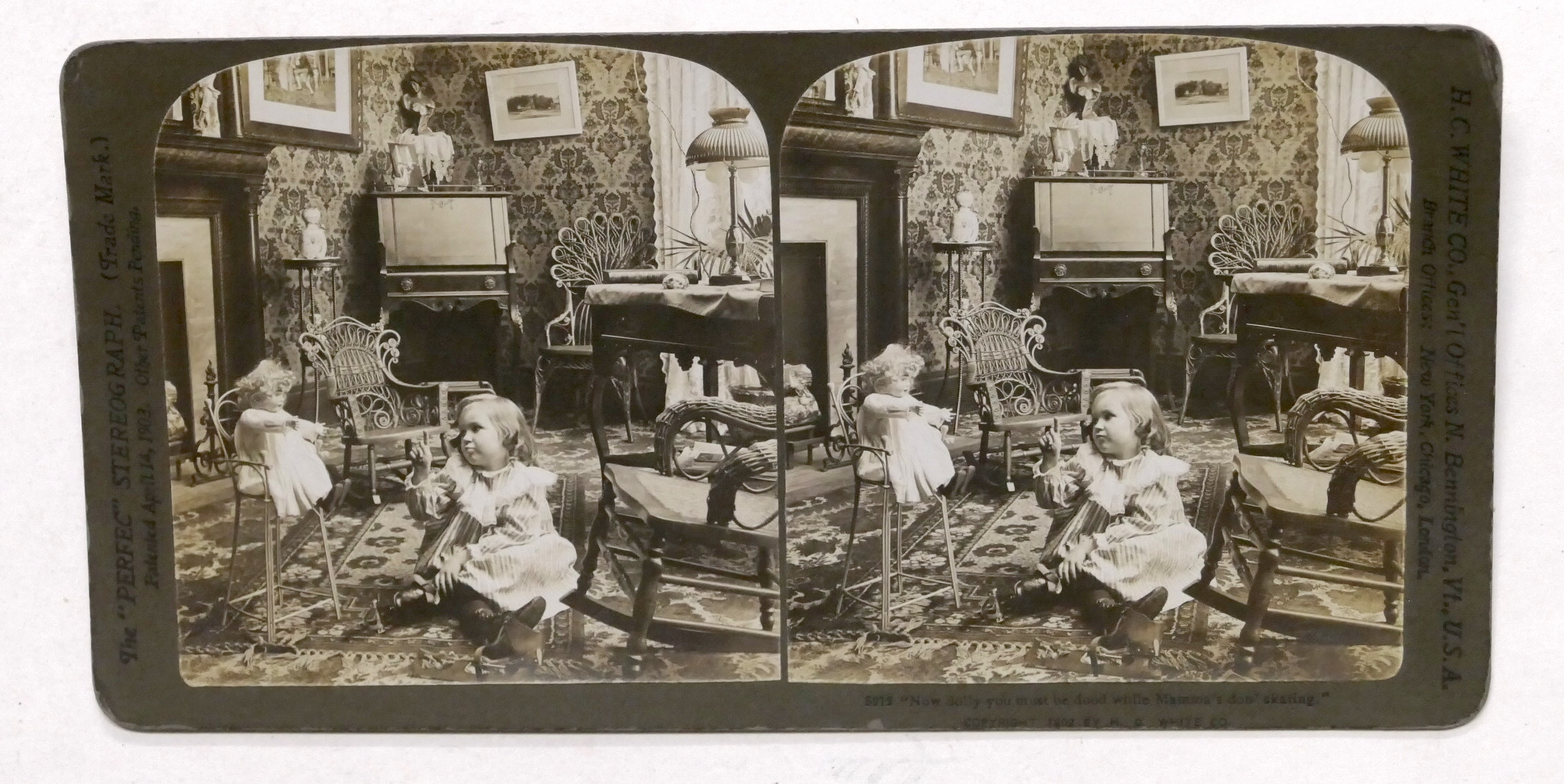 Fotografia stereoscopica - Bambina con pattini e bambola - 1903