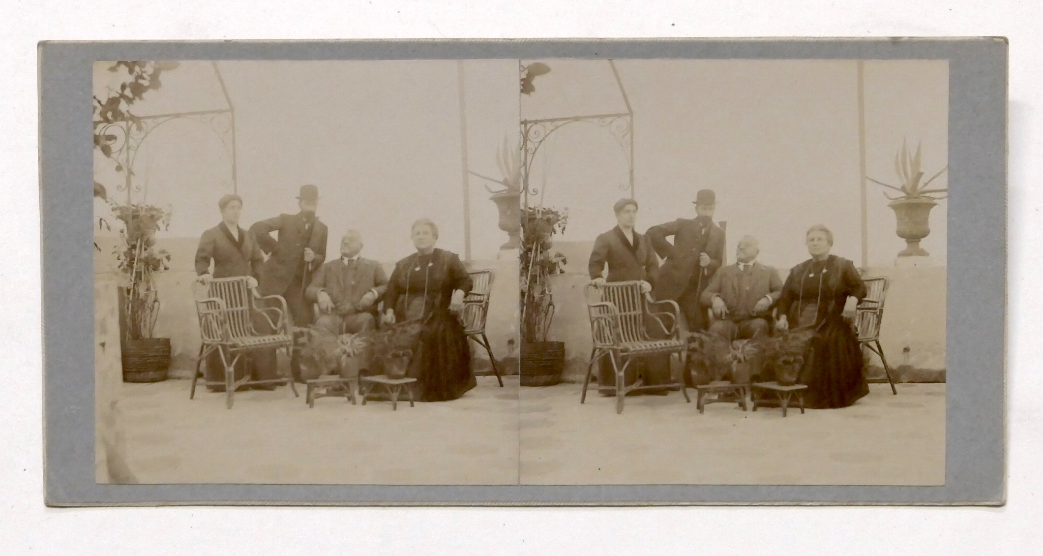 Fotografia stereoscopica - Pegli - Famiglia in abiti d'epoca - …