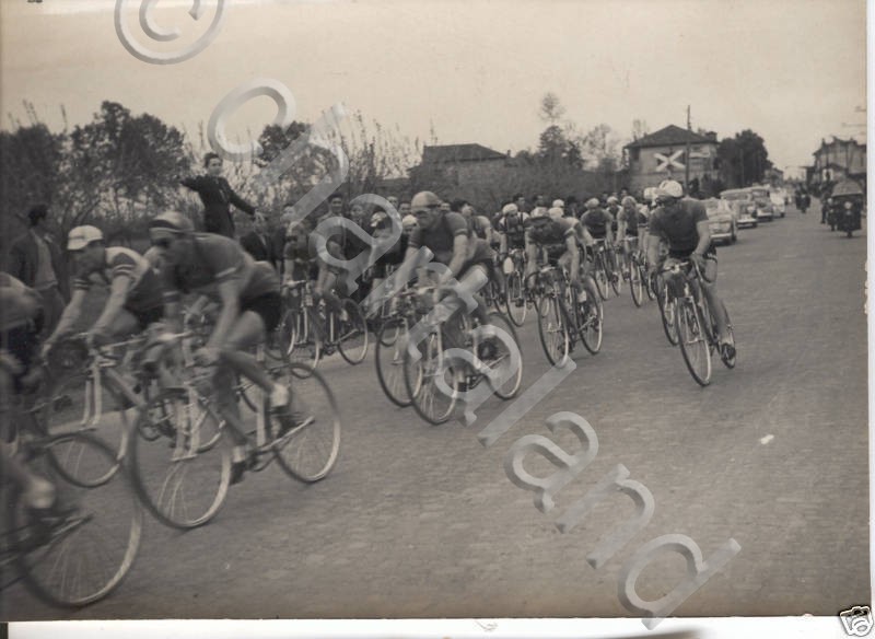 Lotto 10 foto ciclismo gare Milano anni '20 '30 '40