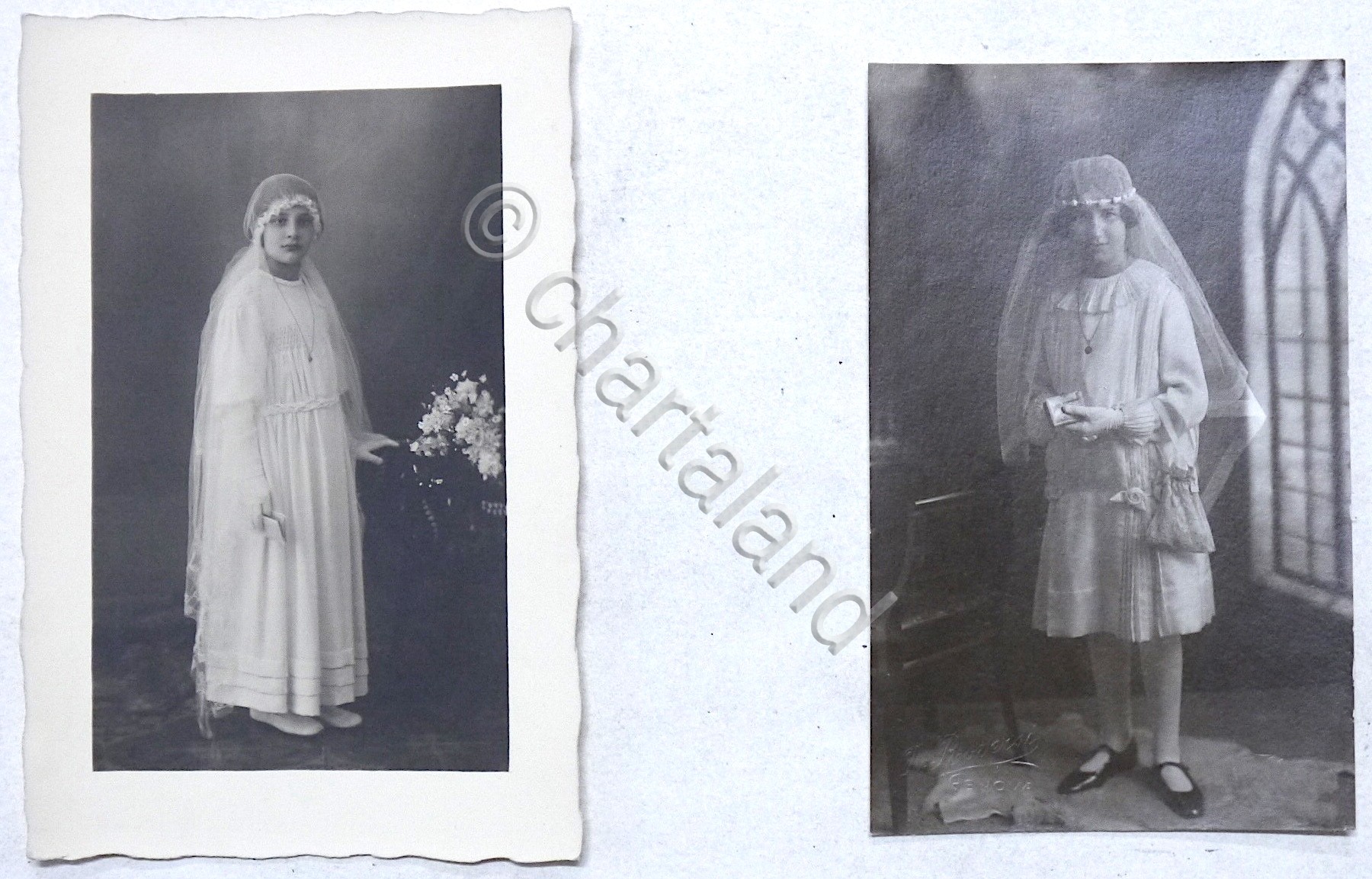 Lotto di 2 fotografie d'epoca di bambina durante la Prima …