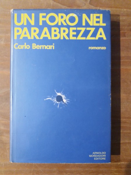 Un foro nel parabrezza