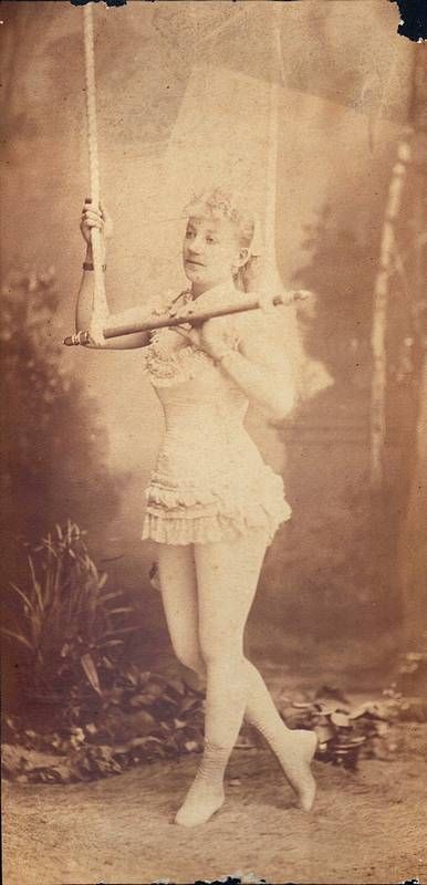 Ballerina con altalena.