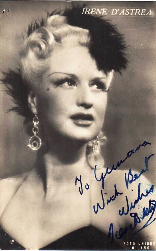 Fotocartolina con dedica e firma autografe dell'attrice.