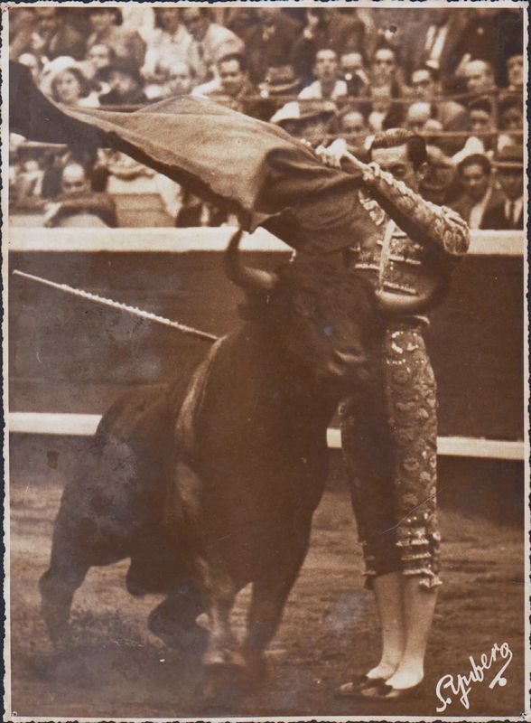Tre fotografie originali di scene di corrida.