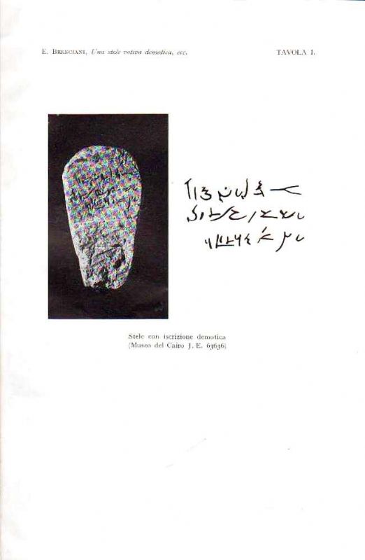 Una stele votiva demotica del Museo del Cairo.