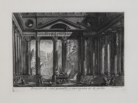 Braccio di città pensile e navigata al di sotto