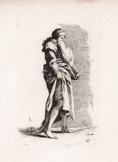 Giovane donna che cammina verso destra