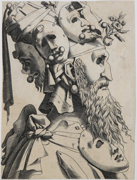 Uomo mascherato con un elmo riccamente decorato