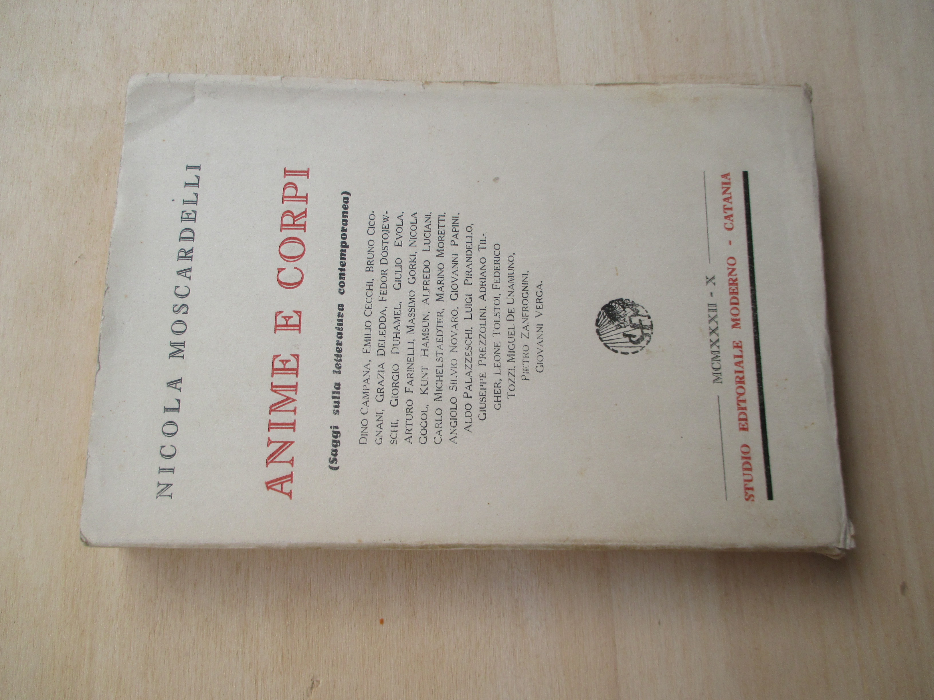 Anime e corpi ( Saggi critici sulla letteratura contemporanea ).