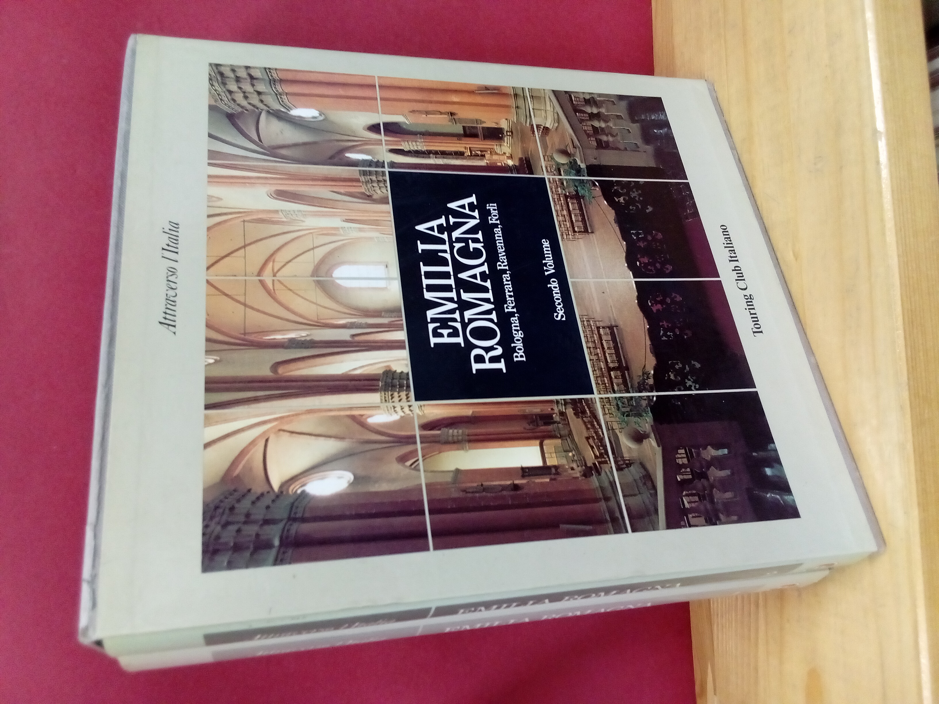 Attraverso l'Italia: Emilia Romagna. Fotografie di Luigi Ghirri. Volume primo: …