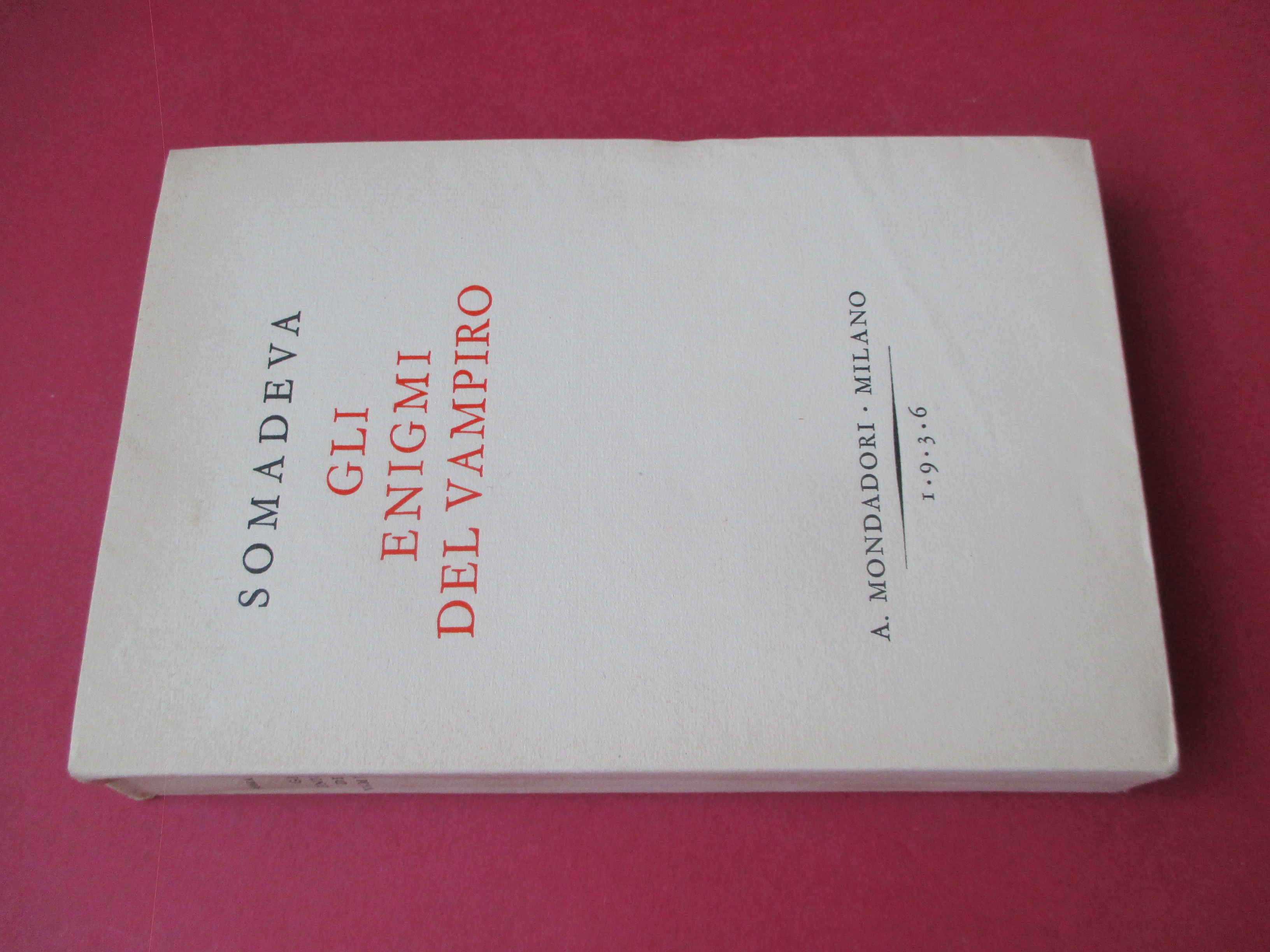 Gli enigmi del vampiro. Rifacimento italiano di Mary Tibaldi Chiesa.